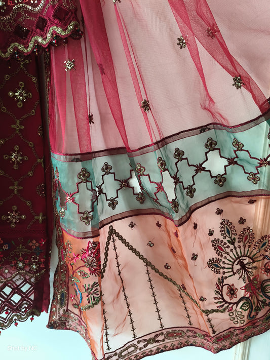 Sadabahar Organza Suit Set – Embroidered Wedding Wear (Medium, Size 42)