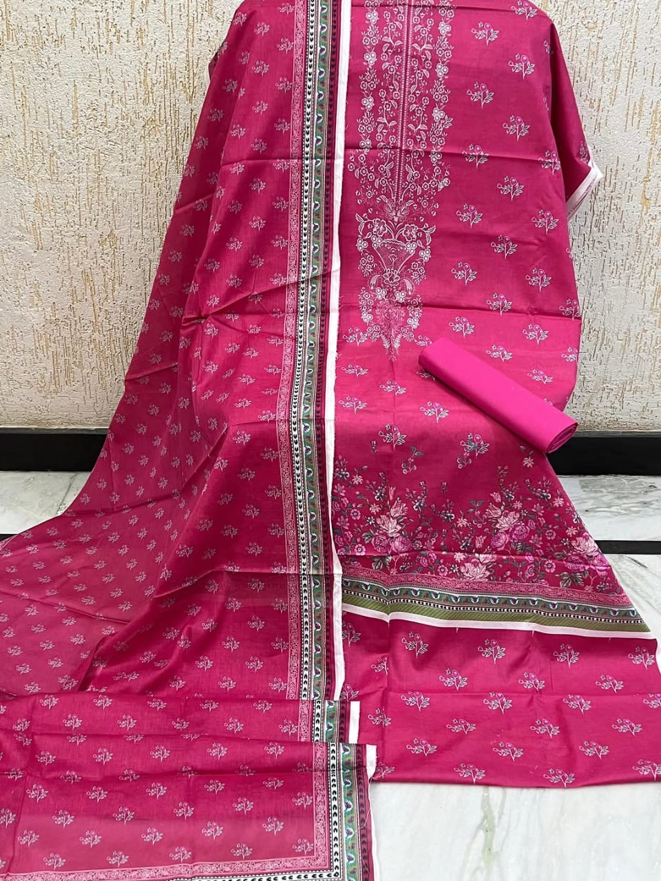 MD17 Printed Lawns 2026 Unstitched Suit
