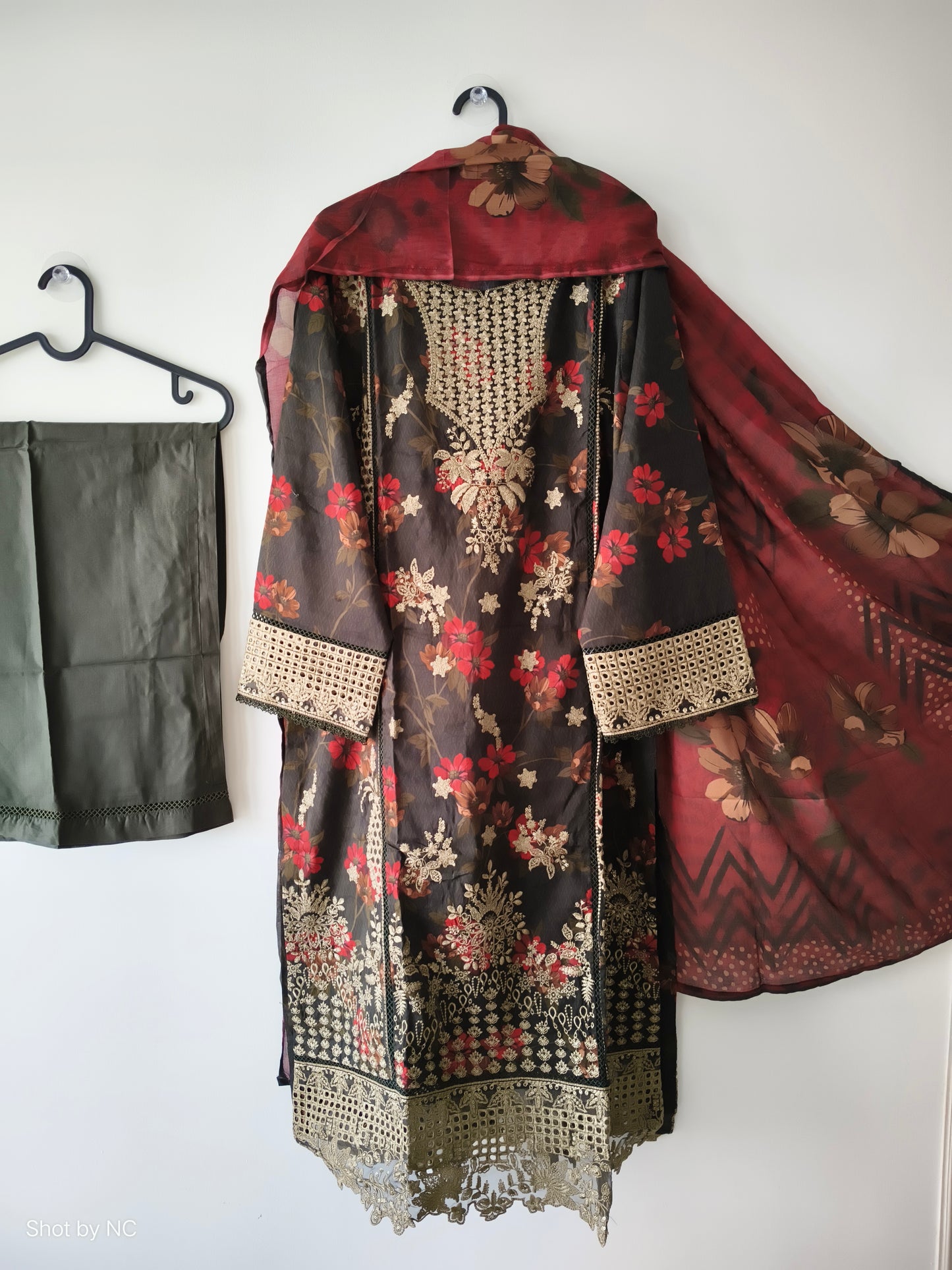 SB Luxury Eid Collection – Fully Embroidered Lawn 3 Piece Suit