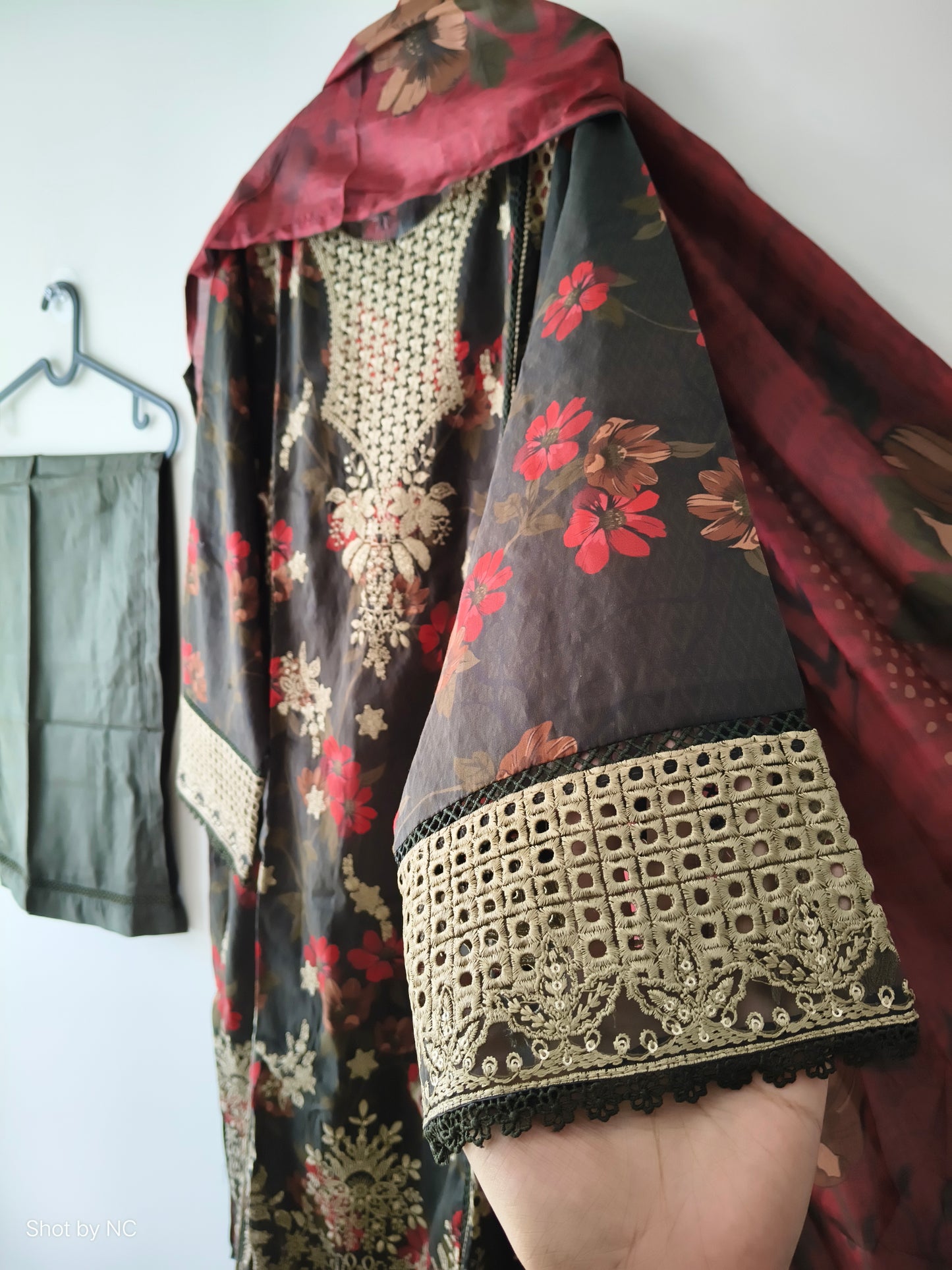 SB Luxury Eid Collection – Fully Embroidered Lawn 3 Piece Suit