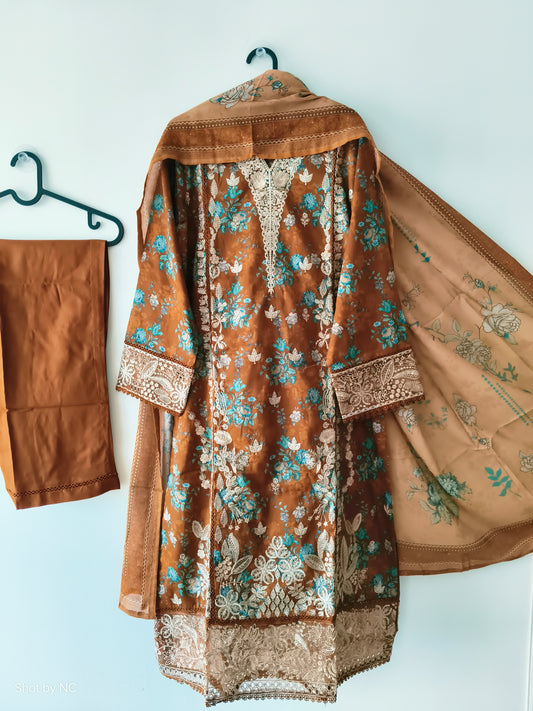 SB Luxury Eid Collection – Fully Emb Lawn 3 Piece Suit