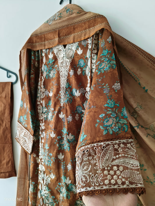 SB Luxury Eid Collection – Fully Emb Lawn 3 Piece Suit