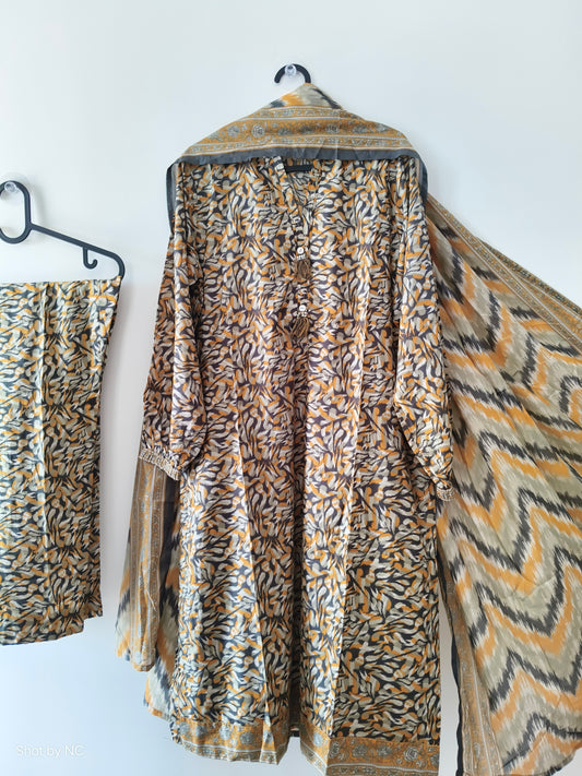 BIN SAEED Casual Printed Lawn 3 Piece Suit